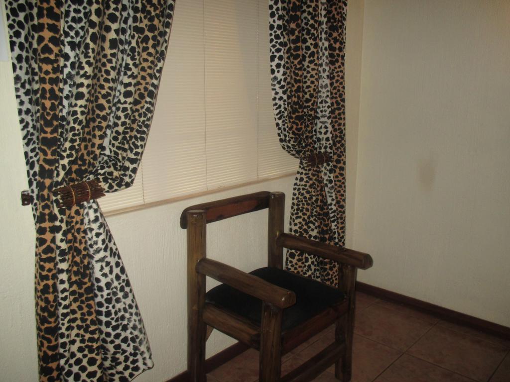 Royal Kruger Lodge Marloth Park Extérieur photo